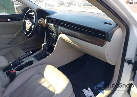 2020 Volkswagen Passat 2.0T Sel из США, поврежденный, VIN 1VWCA7A35LC006050